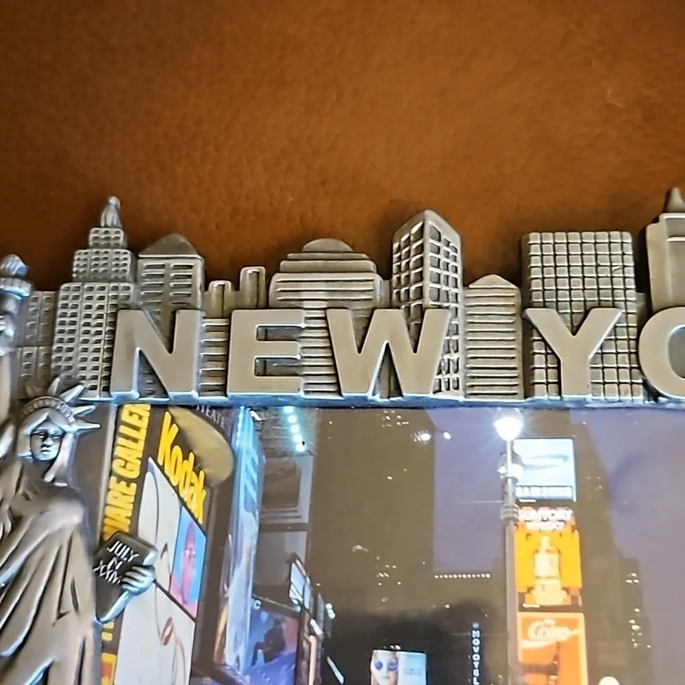 Broadway Gifts tourist souvenir